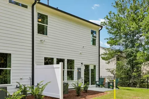 Exterior - 5500 Running Fox Ln, Durham, NC 27703 photo 7 of 11