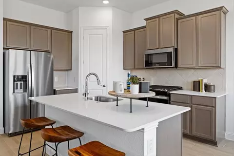 Kitchen - 709 Rustic Ridge Dr, Lavon, TX 75166 photo 7 of 7