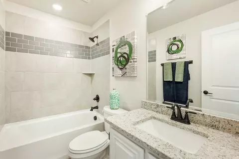 Bath - 112 Sweetwater Dr, Commerce, TX 75428 photo 7 of 7