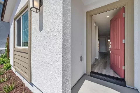Entry Way - 465 Quarto Dr, Turlock, CA 95380 photo 1 of 5