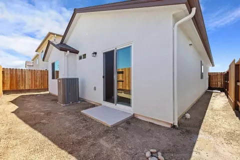 Exterior - 465 Quarto Dr, Turlock, CA 95380 photo 1 of 2