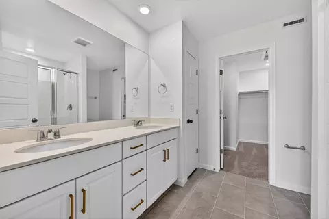 Bath - 6721 E 148th Dr UNIT 4, Thornton, CO 80602 photo 1 of 2