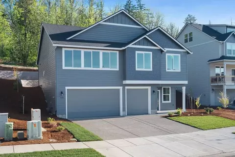 Exterior - 173 Alder St, Eagle Point, OR 97524 photo 2 of 7