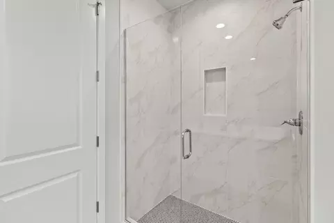 Bath - 173 Alder St, Eagle Point, OR 97524 photo 3 of 3