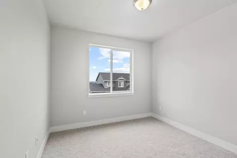 Bedroom - 173 Alder St, Eagle Point, OR 97524 photo 3 of 8