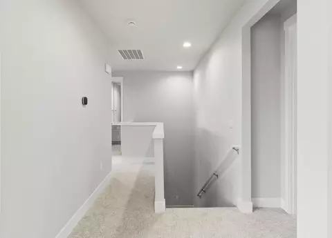 Entry Way - 173 Alder St, Eagle Point, OR 97524 photo 1 of 7
