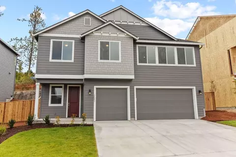 Exterior - 173 Alder St, Eagle Point, OR 97524 photo 4 of 7