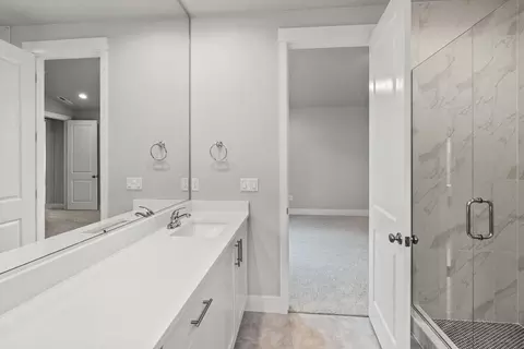 Entry Way - 173 Alder St, Eagle Point, OR 97524 photo 6 of 7