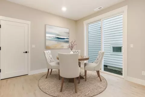 Dining - 3120 NE Boulder Crk, Bend, OR 97701 photo 1 of 2