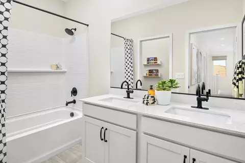 Bath - 4019 Marshall Rd, Vacaville, CA 95687 photo 1 of 3