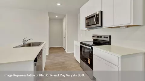 Kitchen - 302 Windflower Cv, Luling, TX 78648 photo 2 of 6