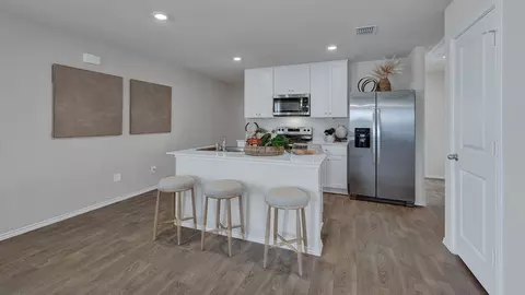 Kitchen - 302 Windflower Cv, Luling, TX 78648 photo 4 of 6
