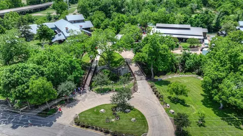 View/Area - 302 Windflower Cv, Luling, TX 78648 photo 8 of 12