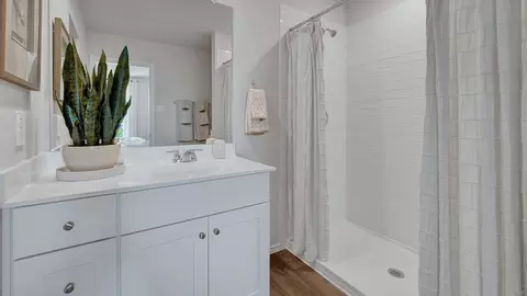Bath - 302 Windflower Cv, Luling, TX 78648 photo 7 of 7