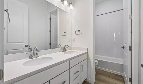 Bath - 2516 Bitterroot Pl, Highlands Ranch, CO 80129 photo 1 of 5