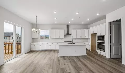 Kitchen - 2516 Bitterroot Pl, Highlands Ranch, CO 80129 photo 2 of 5