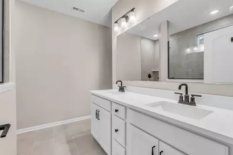 Bath - 6553 Creststone Ct, Plainfield, IN 46168 photo 3 of 4