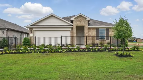 Exterior - 5313 Legends Way, Krum, TX 76249 photo 3 of 4