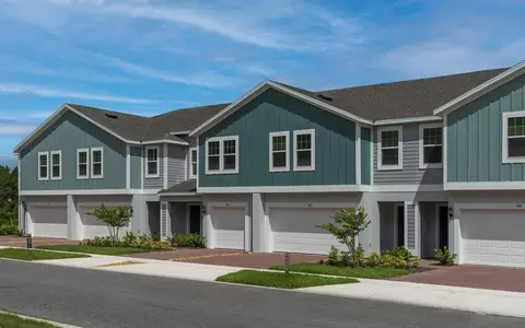 175 Glass Onion Dr, Groveland, FL 34737