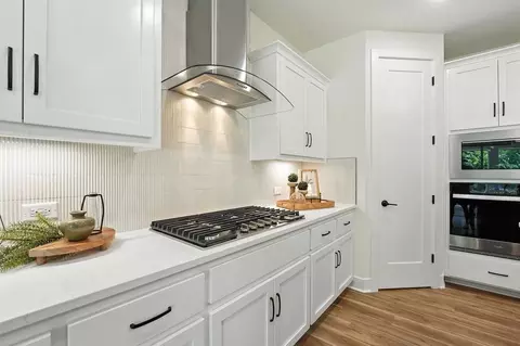 Kitchen - 20632 Barker St, Spring Hill, KS 66083 photo 3 of 4