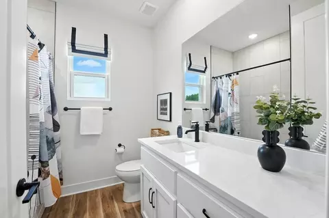 Bath - 20632 Barker St, Spring Hill, KS 66083 photo 1 of 3