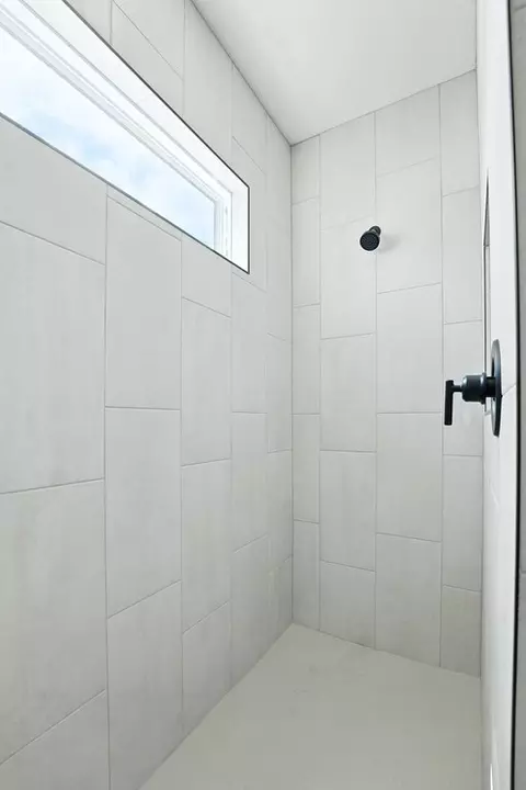 Bath - 20632 Barker St, Spring Hill, KS 66083 photo 3 of 3