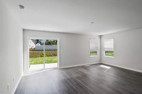 Living - 558 Wilbur Rd, Conway, SC 29527 photo 2 of 9