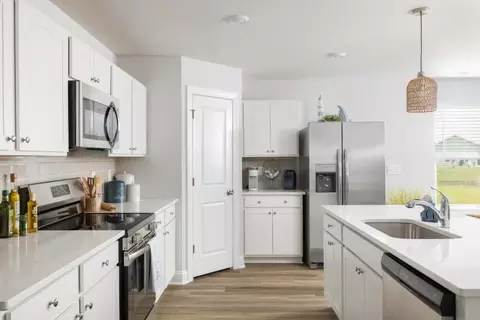 Kitchen - 558 Wilbur Rd, Conway, SC 29527 photo 2 of 7