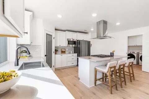 Kitchen - 913 E Maple Brook Ave, Hermiston, OR 97838 photo 5 of 10