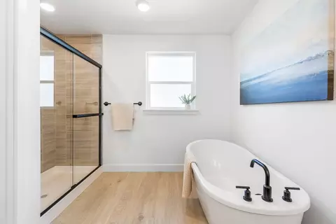 Bath - 913 E Maple Brook Ave, Hermiston, OR 97838 photo 3 of 5