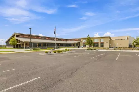 Exterior - 913 E Maple Brook Ave, Hermiston, OR 97838 photo 4 of 4