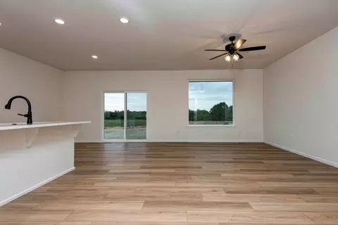 Living - 822 S Ridgemont Dr, Nixa, MO 65714 photo 3 of 4