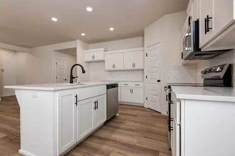 Kitchen - 822 S Ridgemont Dr, Nixa, MO 65714 photo 3 of 6