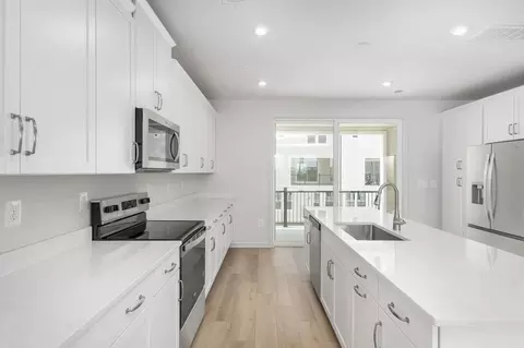 Kitchen - 20872 Murry Falls Ter, Ashburn, VA 20147 photo 1 of 4