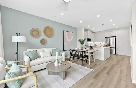 9425 12 N Sepulveda Blvd UNIT 4, North Hills, CA 91343