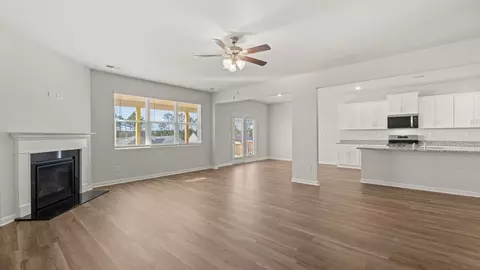Living - 903 Innisbrook Dr, Evans, GA 30809 photo 2 of 5