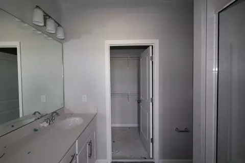 Bath - 1397 Hyde St, Saint Cloud, FL 34771 photo 3 of 3