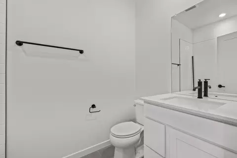 Bath - 20520 E 58th Ave, Aurora, CO 80019 photo 4 of 9