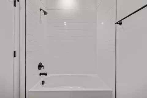 Bath - 20520 E 58th Ave, Aurora, CO 80019 photo 5 of 9