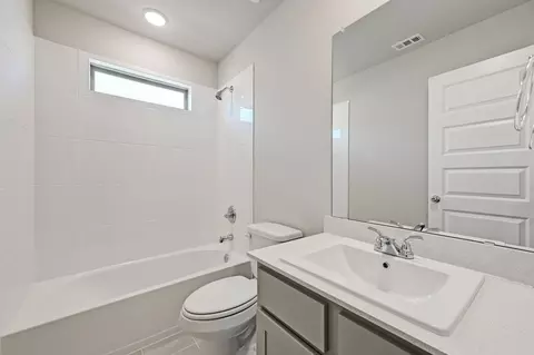 Bath - 216 Hornet St, Elgin, TX 78621 photo 2 of 6