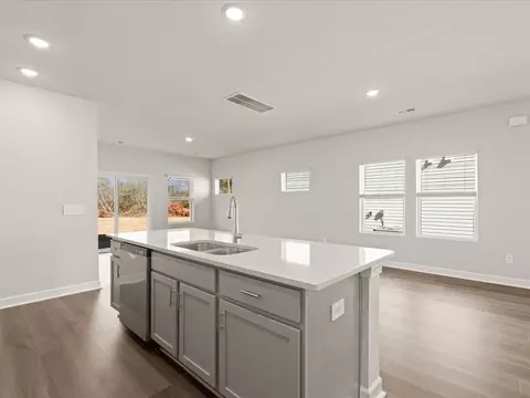 658 Cozy Bluff Rd, Spartanburg, SC 29301