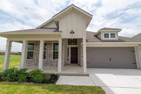 7807 Leadtree Dr, Navasota, TX 77868