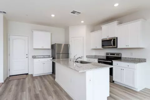 Kitchen - 2244 Dustie Dr, Newman, CA 95360 photo 2 of 3