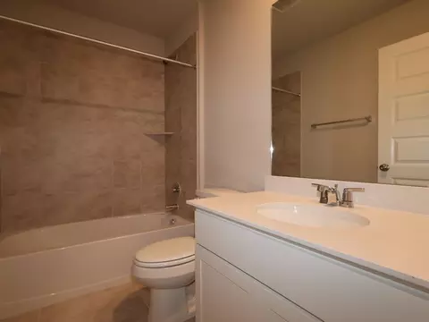 Bath - 12308 Setting Peak Ln, Buda, TX 78610 photo 1 of 3