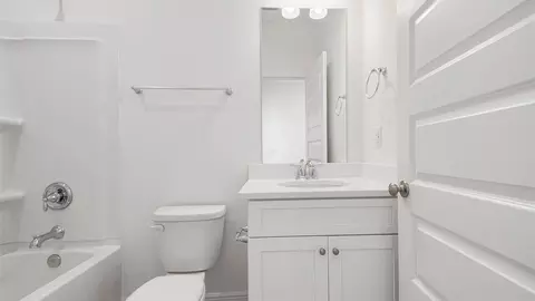 Bath - 122 Gray Owl Dr E, Freeport, FL 32439 photo 5 of 7