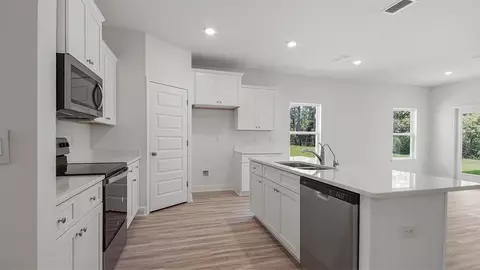 Kitchen - 122 Gray Owl Dr E, Freeport, FL 32439 photo 2 of 5