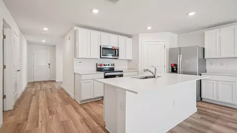 Kitchen - 9841 Coconut Ct, Spring Hill, FL 34608 photo 5 of 7