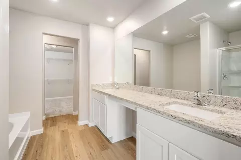 Bath - 709 Ashleigh Dr, Tuttle, OK 73089 photo 1 of 3
