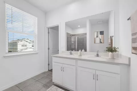 Bath - 1998 Horsetail Dr, Saint Cloud, FL 34771 photo 14 of 16
