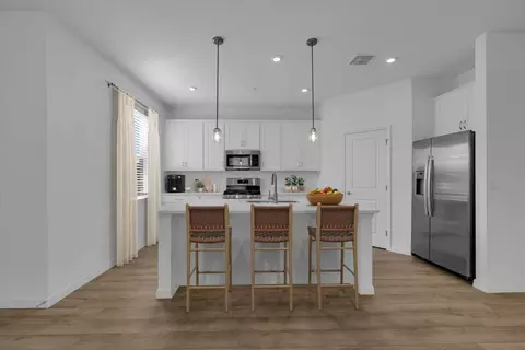 Kitchen - 1998 Horsetail Dr, Saint Cloud, FL 34771 photo 4 of 8
